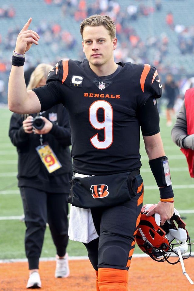 The Hottest Quarterbacks in NFL 2024: A Look at the Sexiest Players