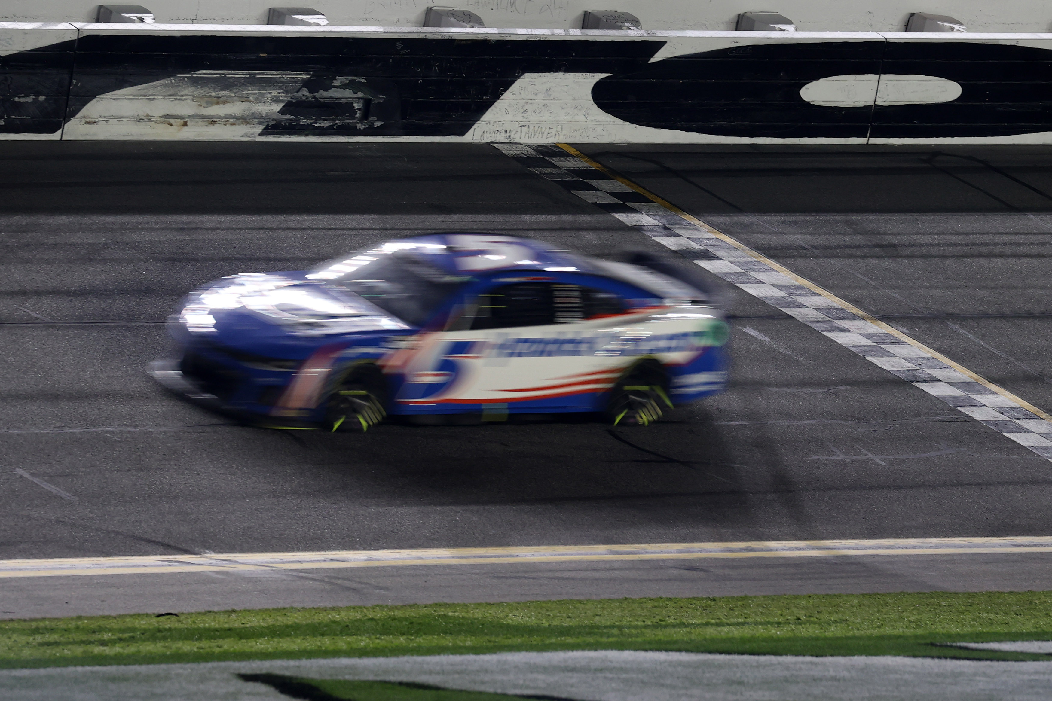 Discover How Fast NASCAR Cars Can Go on Different Tracks
