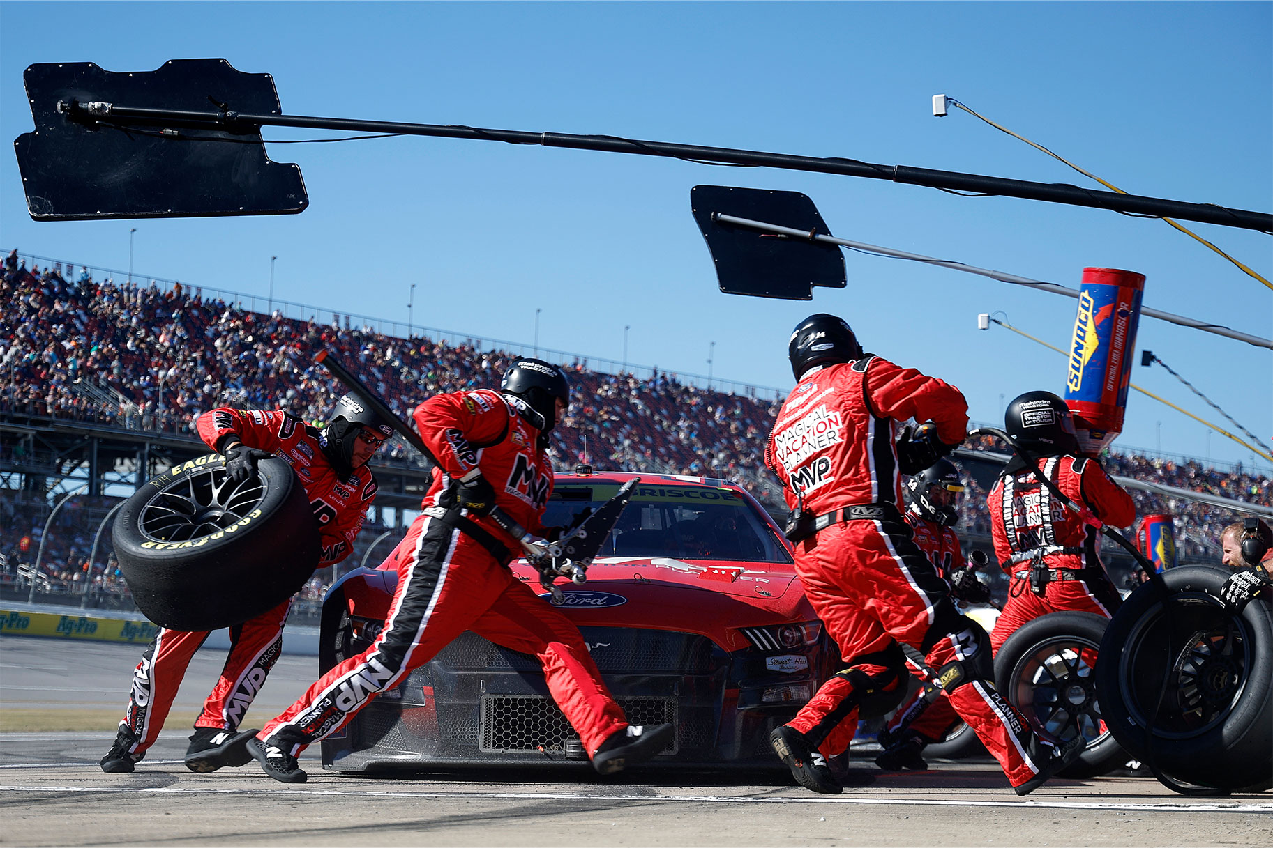 Best Ways to Secure NASCAR Pit Passes: Tips & Insider Advice