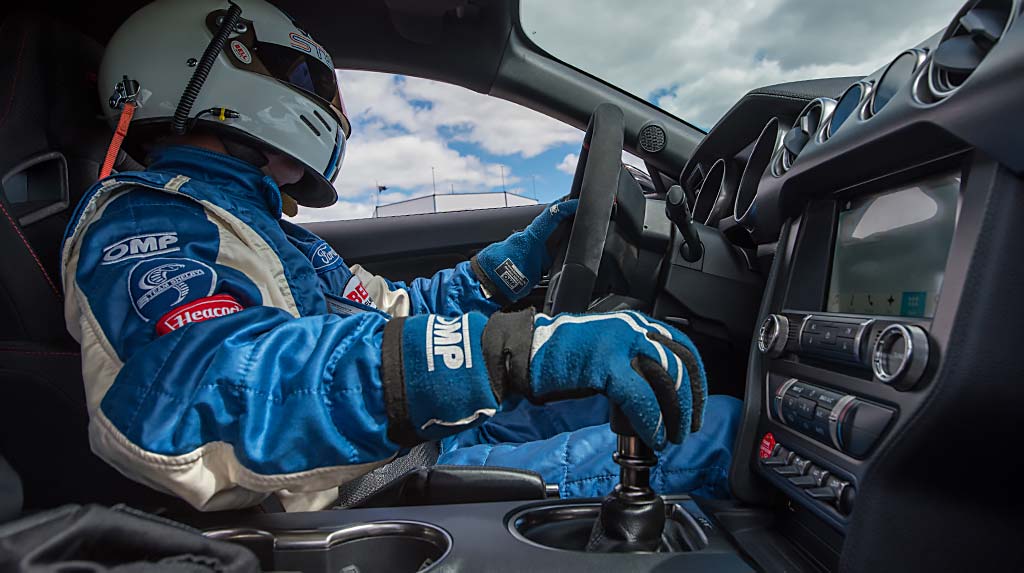 Racing Cars Transmission Guide: Manual or Automatic—Which is Better?