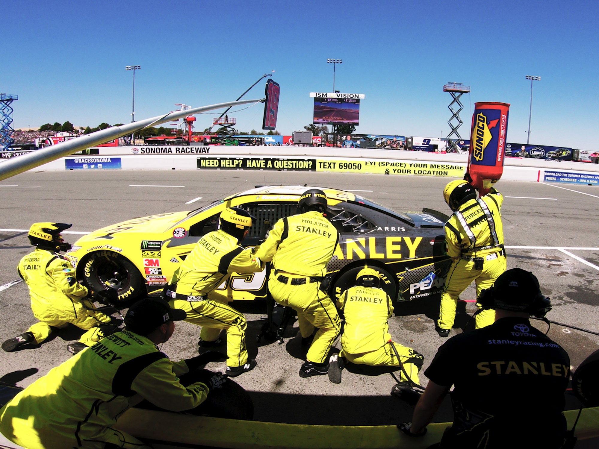 Best Ways to Secure NASCAR Pit Passes: Tips & Insider Advice