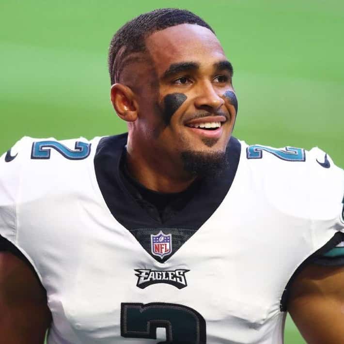 The Hottest Quarterbacks in NFL 2024: A Look at the Sexiest Players