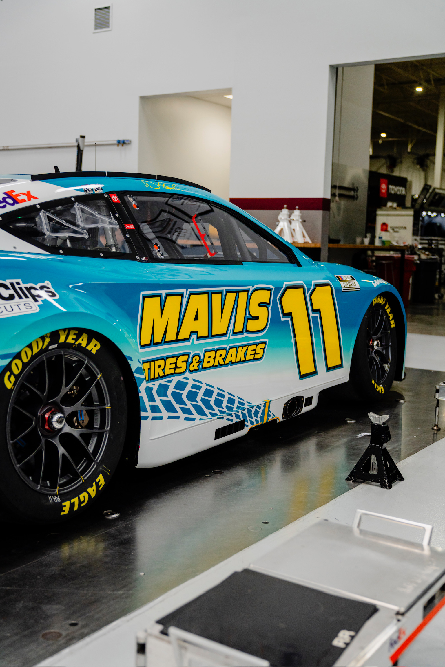 How Much Does a NASCAR Tire Weigh? Complete Guide to Tire Specs