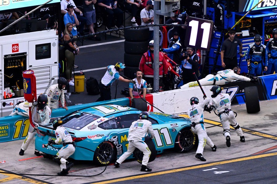 How Much Does a NASCAR Pit Crew Make Per Race? Salary Breakdown