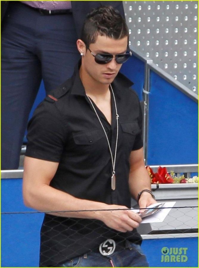 Ronaldos Stylish Look: How Glasses Enhance Cristianos Iconic Image