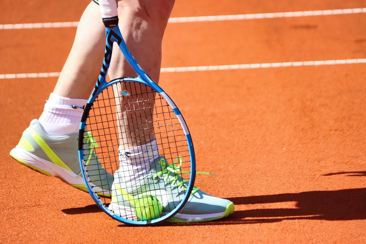 Find the Perfect Tennis Racket for Beginner Women: Top Picks & Tips