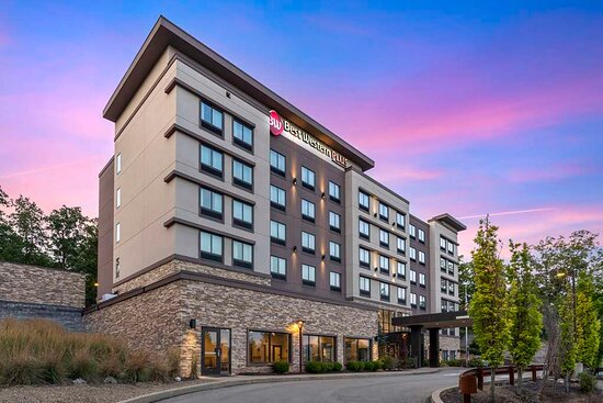 Find Top Hotels Near Pittsburgh International Race Complex (Pitt Race)