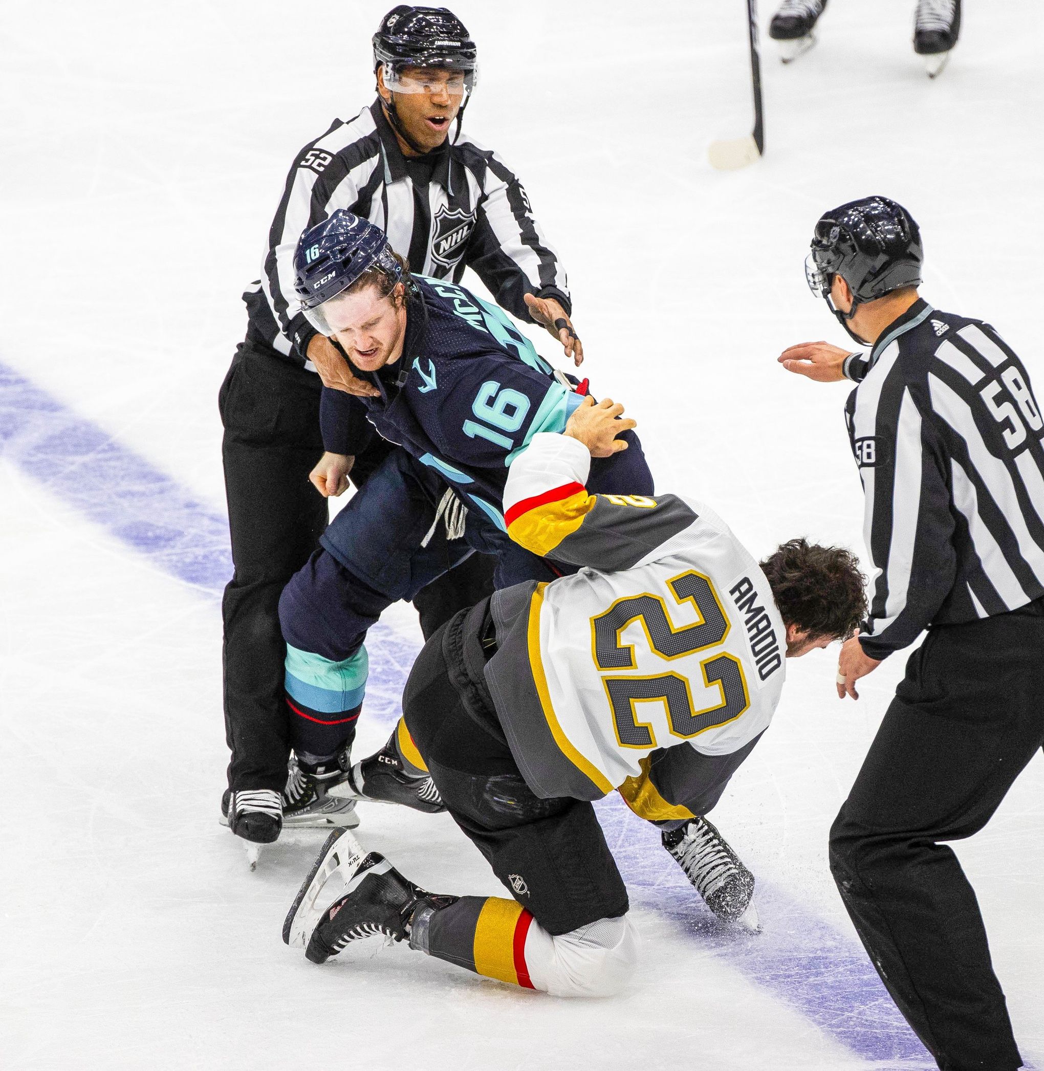 can hockey players use their hands