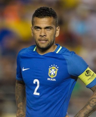 Iconic Football Players Wearing Number 15: From Oxlade-Chamberlain to Vidić
