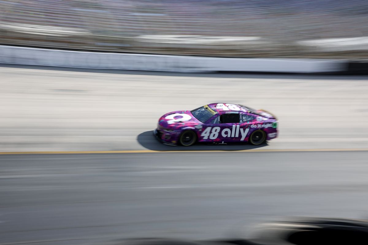 NASCAR Qualifying at Bristol: Alex Bowman Wins Pole for 2024 Bass Pro Shops Night Race