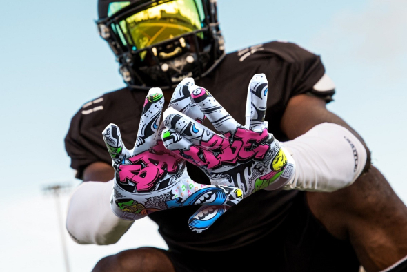 Discover the Best Gloves NFL Players Use for Maximum Performance