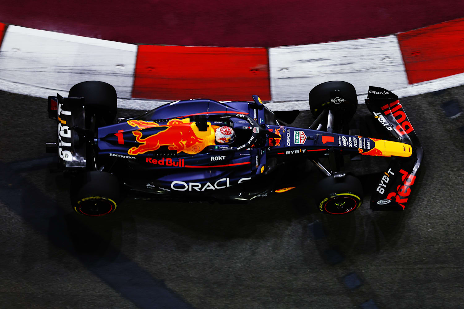 Max Verstappens Battle at Singapore Grand Prix: Can He Reclaim Victory?