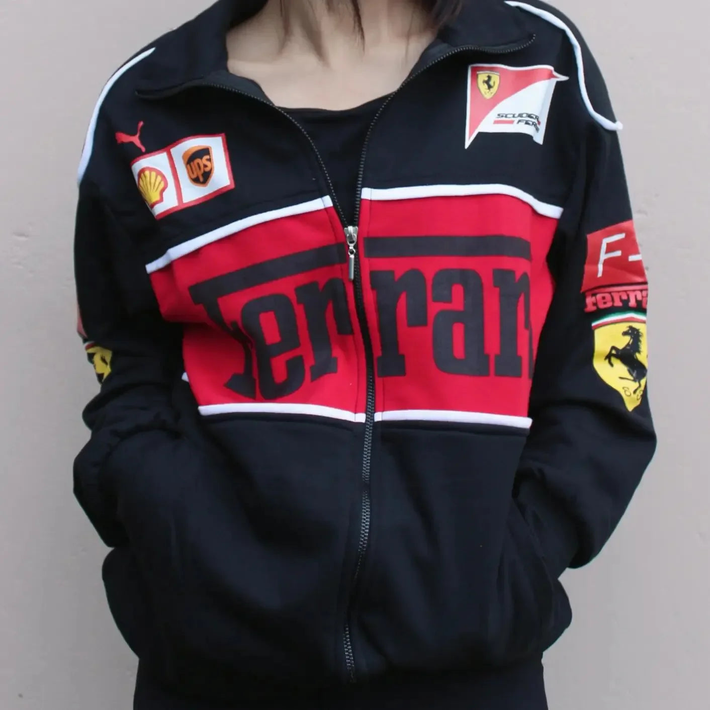 Show Your Team Pride: Stylish Chaqueta Ferrari F1 Mujer
