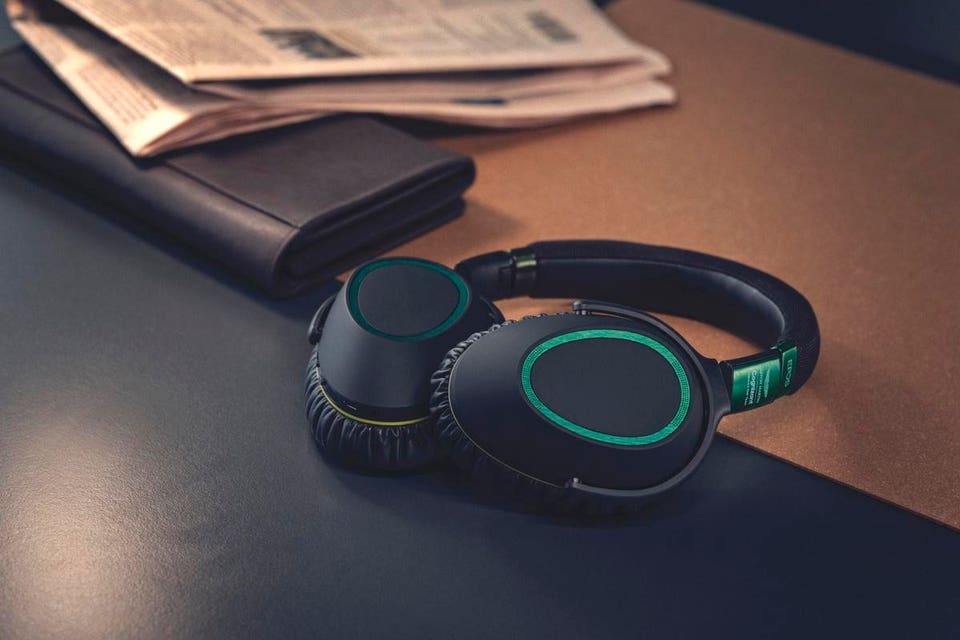 Enhance Your F1 Experience with High-Quality Racing Headsets