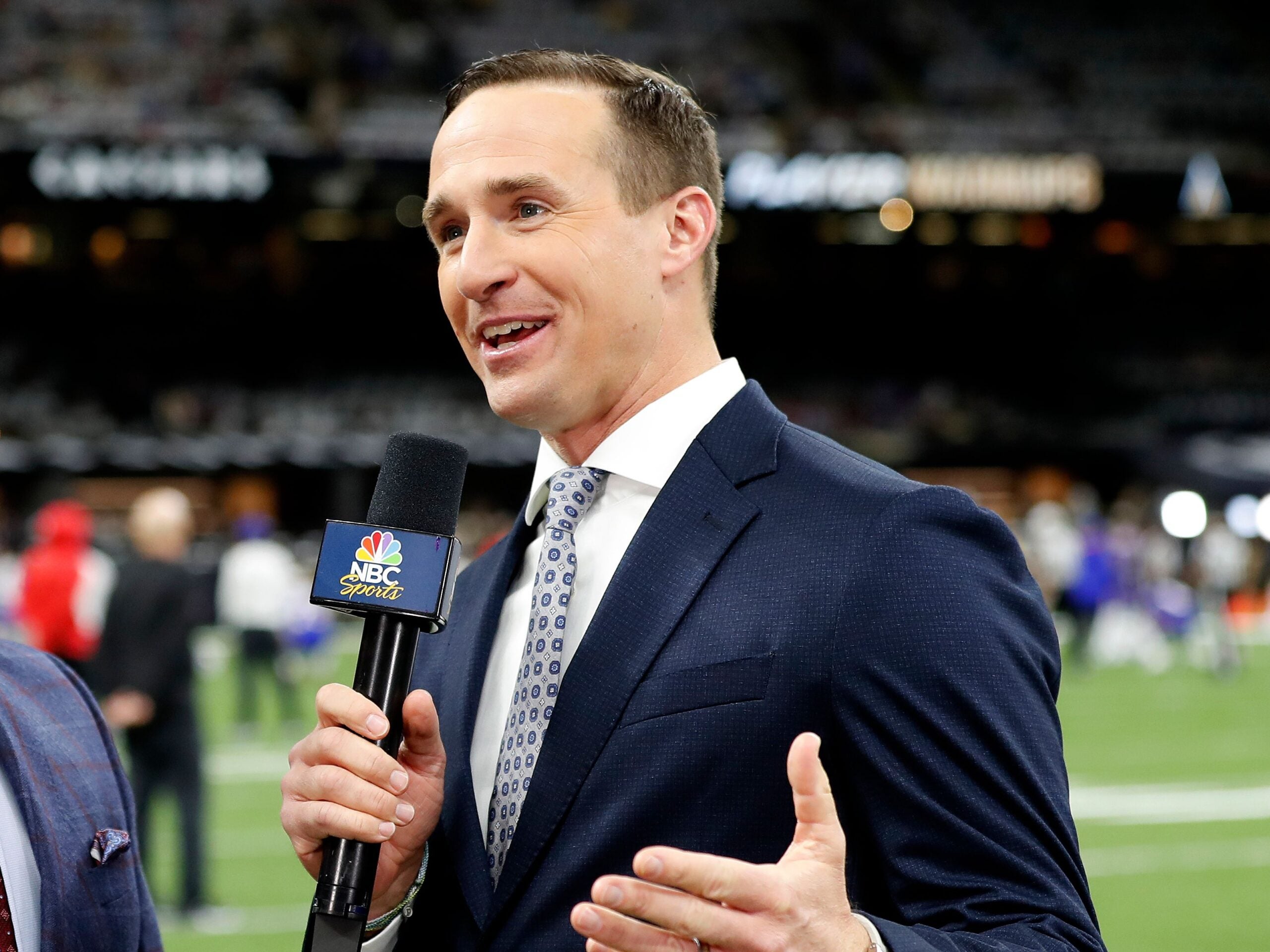 How Much Do NFL Commentators Get Paid? A Simple Guide to What These Sports Analysts Earn!