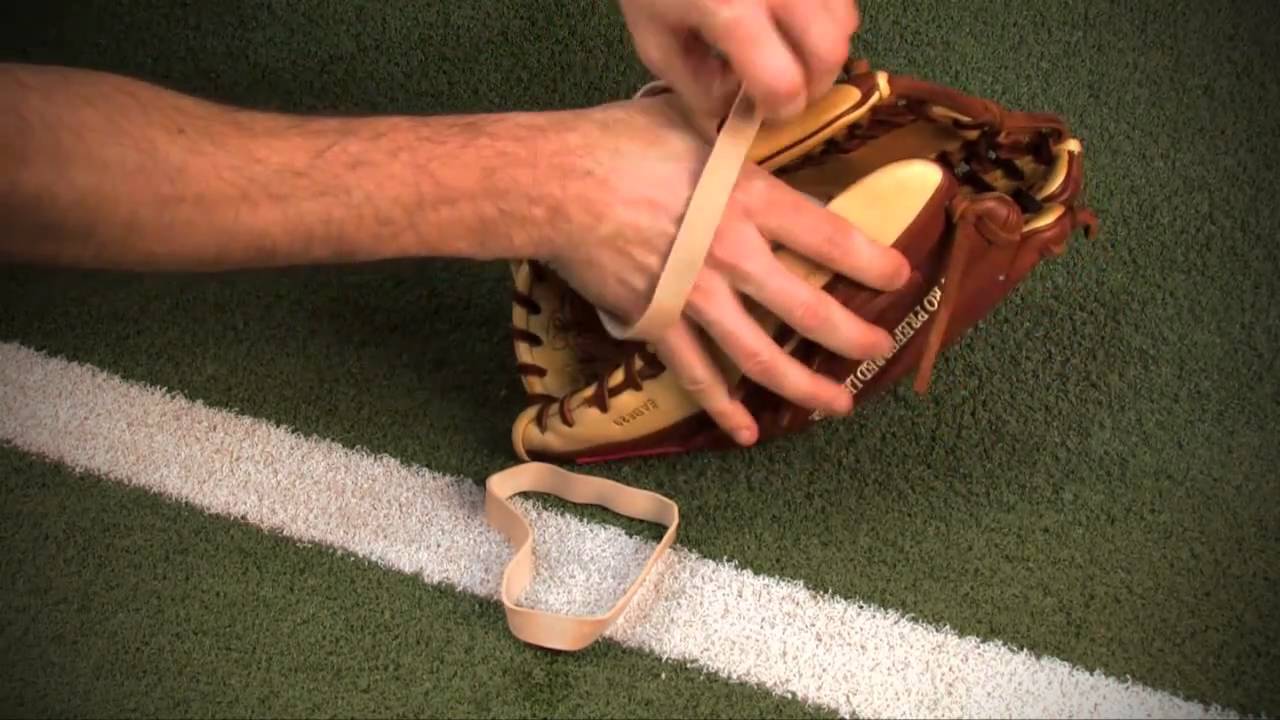 How to Condition Baseball Glove at Home (Simple Guide)