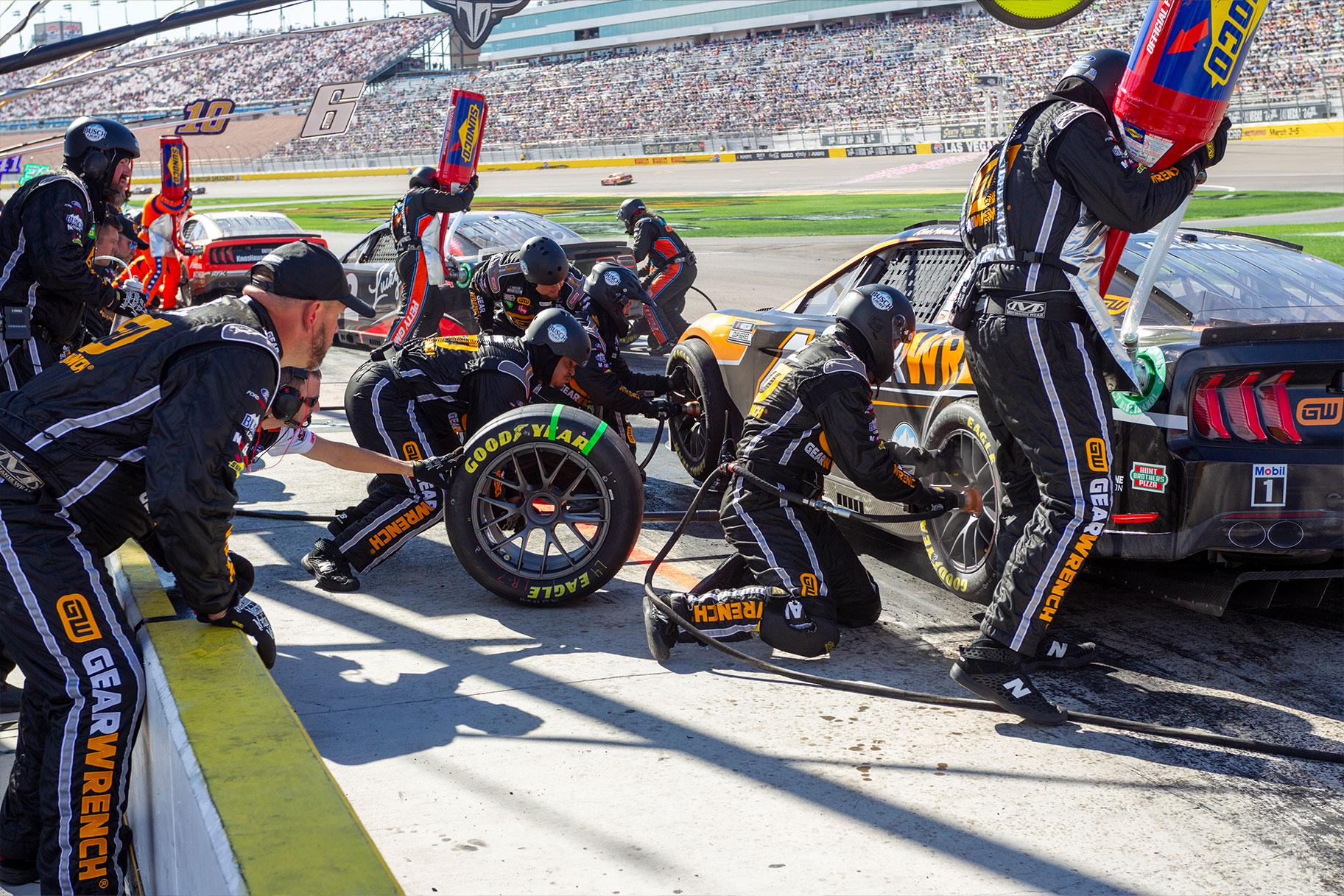 How Do You Become a NASCAR Pit Crew Member? Heres Everything You Need to Know