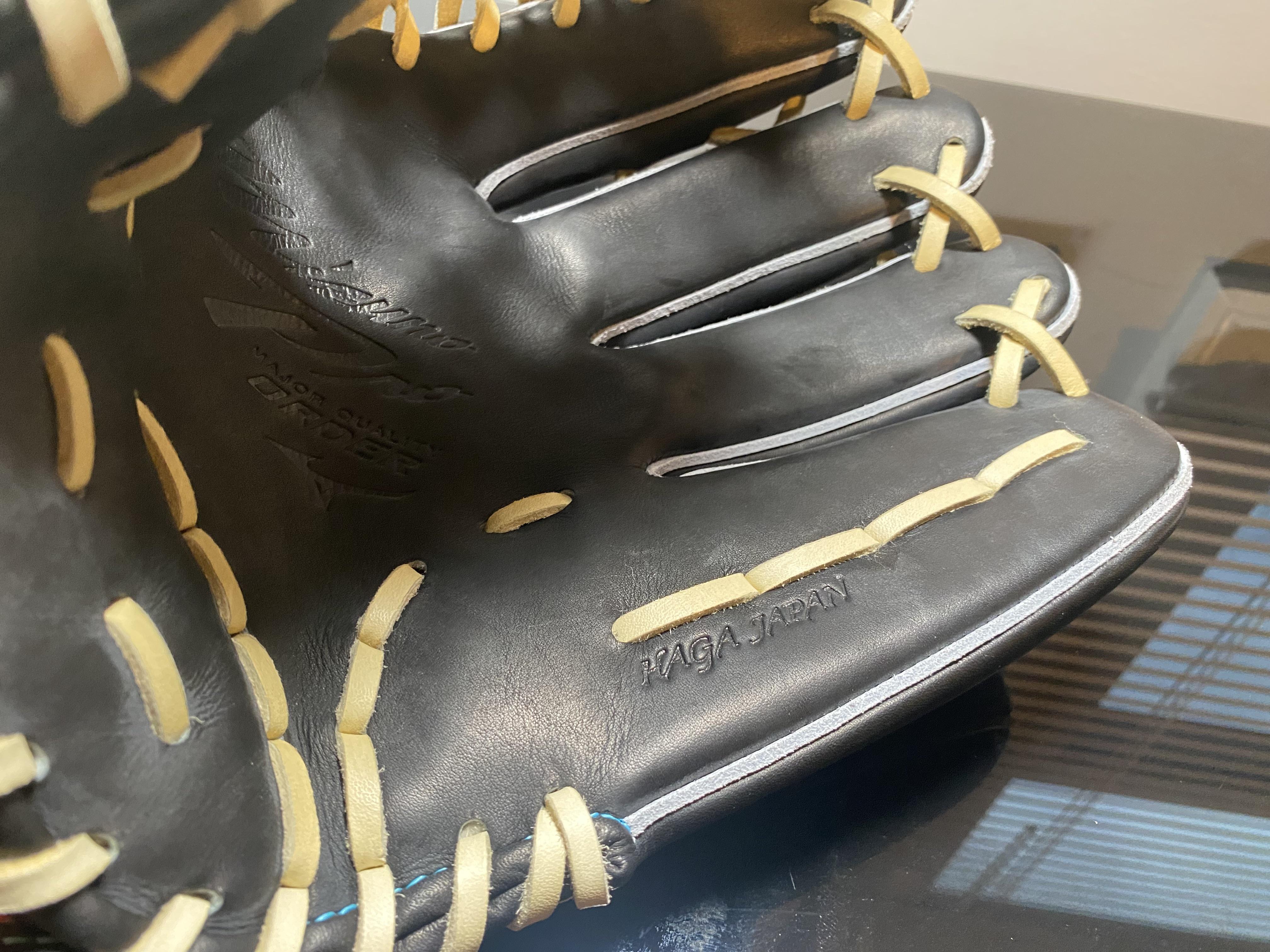 How to Dry a Wet Baseball Glove Quickly? Try These Easy Methods Now!