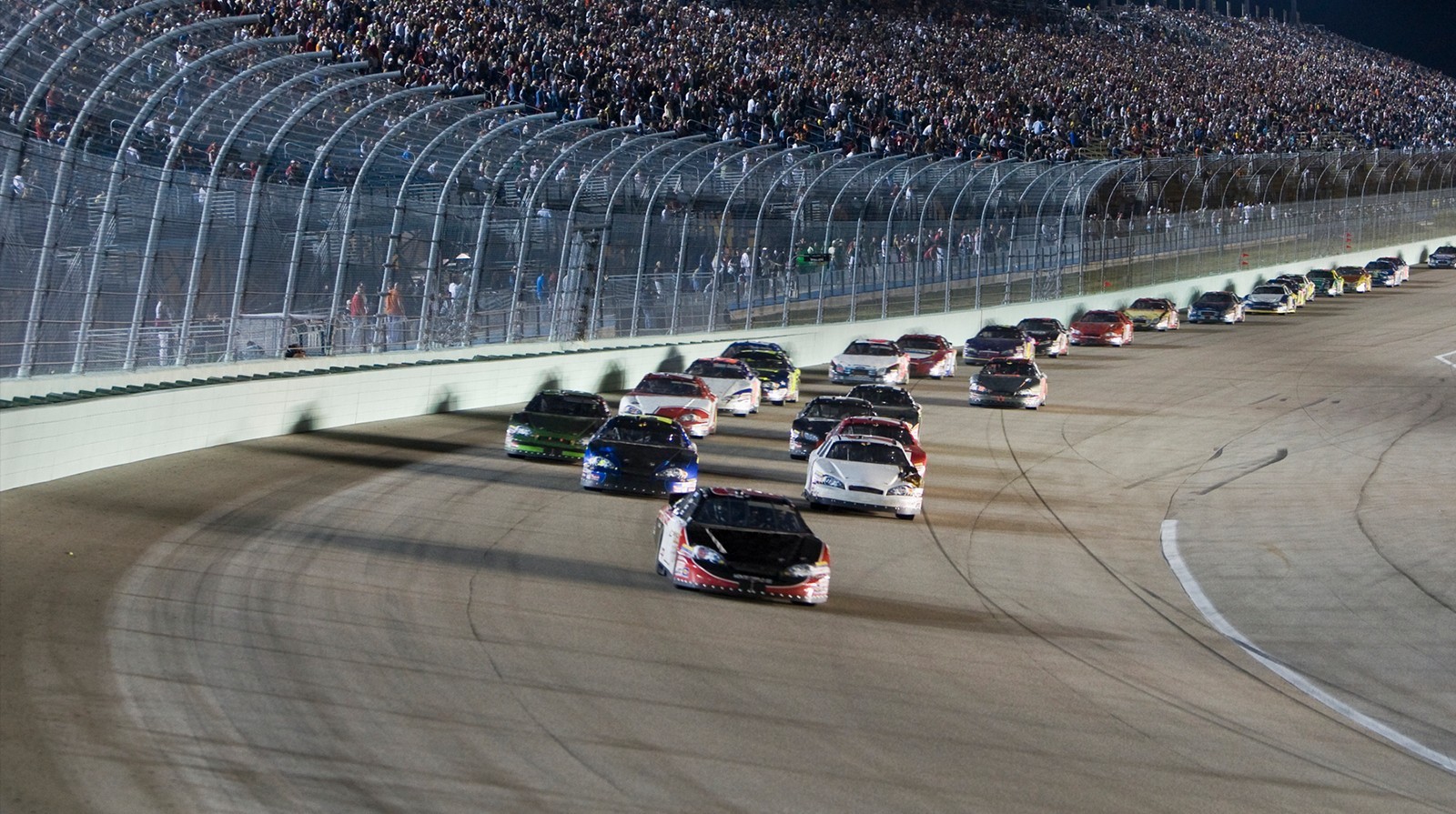 How many laps do NASCAR drivers do? Learn the basics right now!