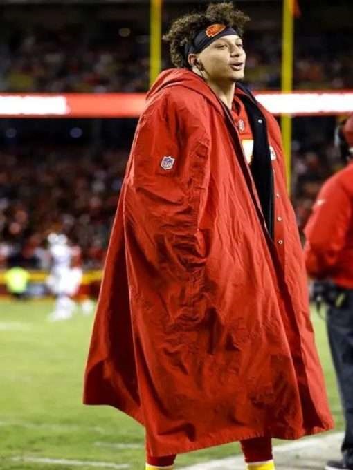 What Kind of Big Jackets Do NFL Players Wear on the field?