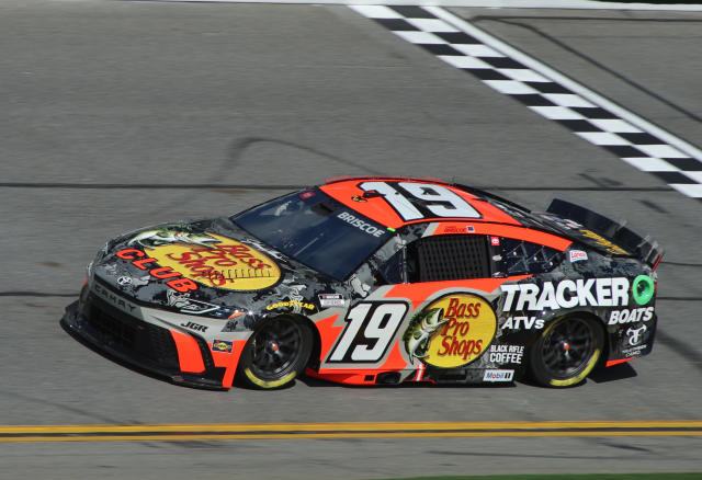NASCAR race: Who has the pole for todays race? Get pole position news!