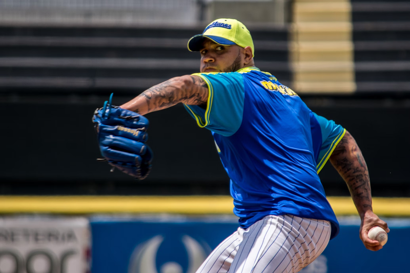 How Should a Baseball Jersey Fit? Pro Tips for Sizing and a Great Look!