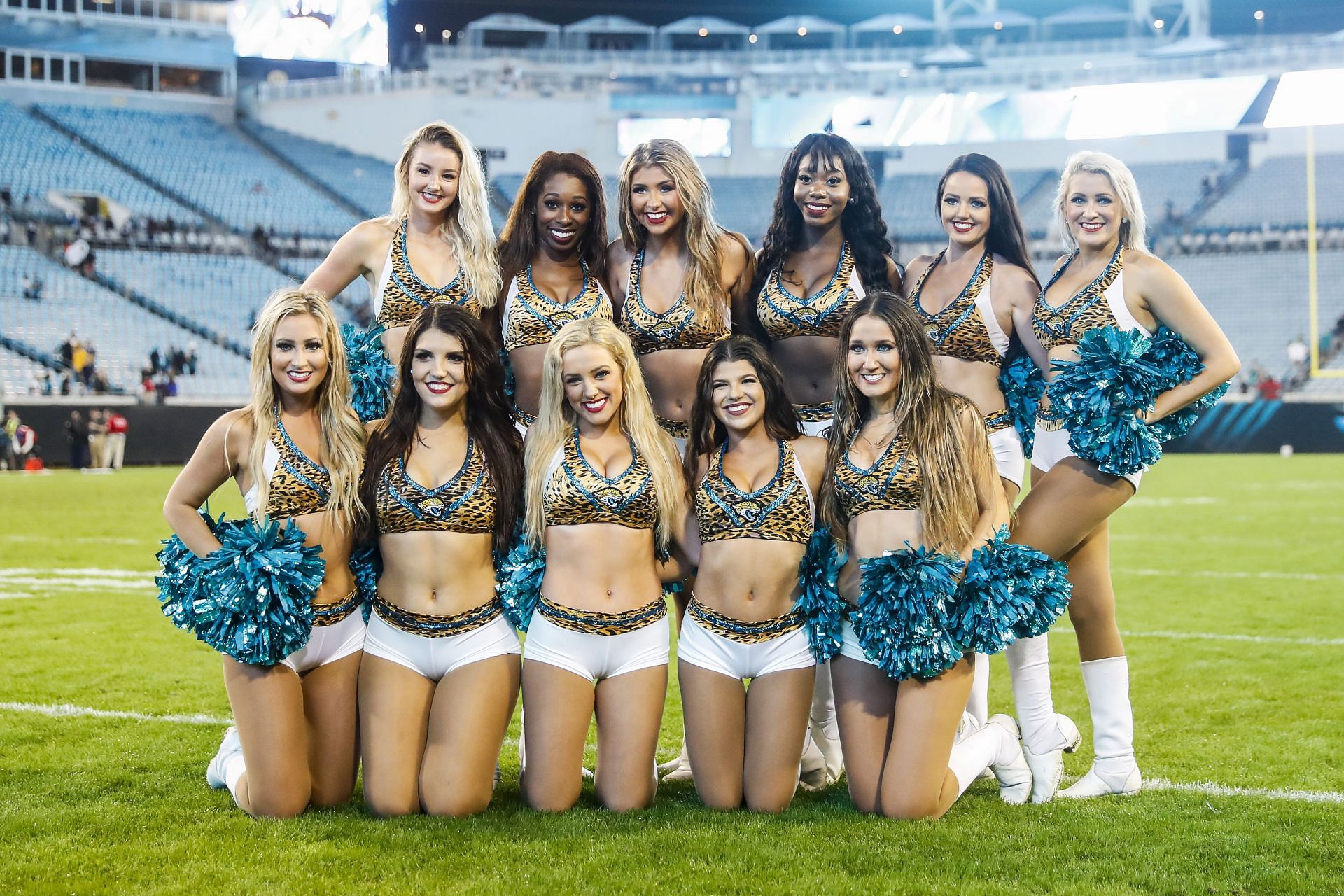 How many nfl teams do not have cheerleaders? Check the updated list right now!